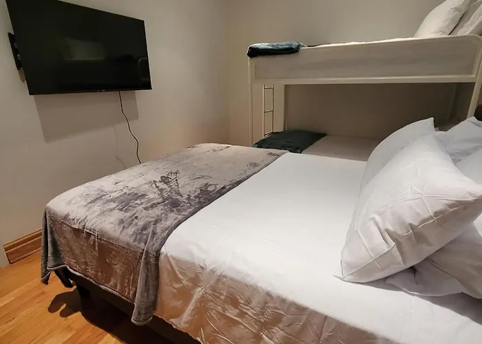 Apartment Spacious Comfy 2br Near Highwaytrain Station *
