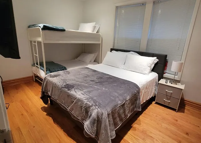 Spacious Comfy 2br Near Highwaytrain Station Oak Park