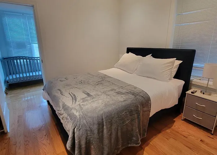 Apartment Spacious Comfy 2br Near Highwaytrain Station *